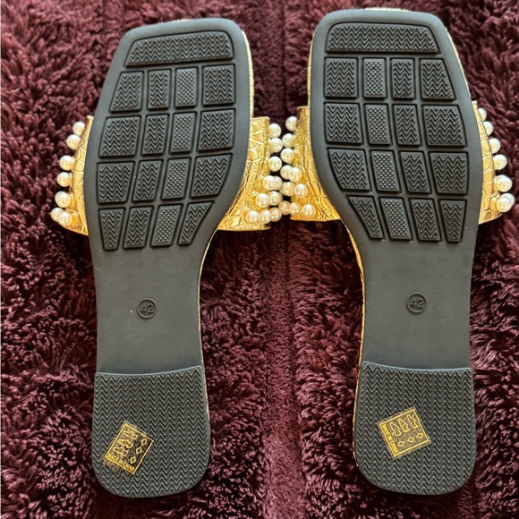 Faux Pearl Flat Sandals - Picture 4 of 4